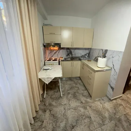 Ida Myslym Shyri Тирана